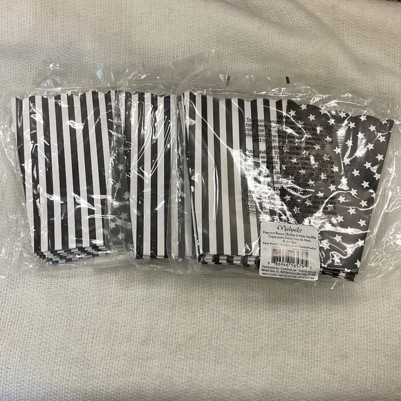 Popcorn Boxes 3 Packs/6 Per Pack Michael's Crafts Black & White Stars & Stripes - Picture 1 of 7